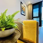 Modern, Stylish 1 Bedroom Apartment In Green Point