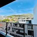 Modern, Stylish 1 Bedroom Apartment In Green Point