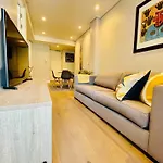 Modern, Stylish 1 Bedroom Apartment In Green Point