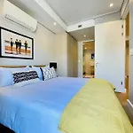 Modern, Stylish 1 Bedroom Apartment In Green Point