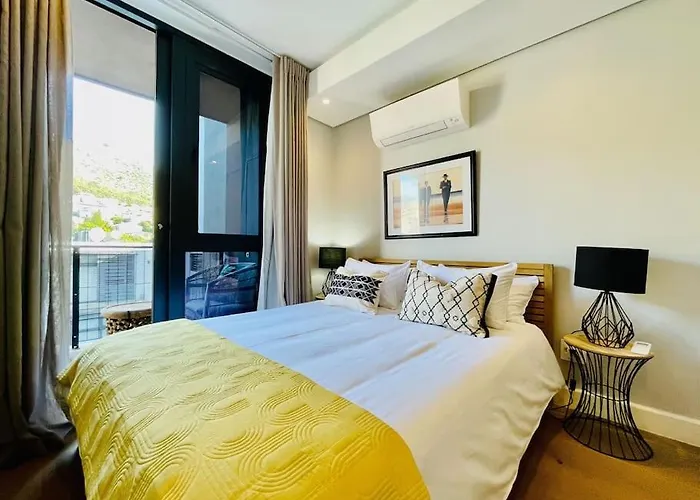 Modern, Stylish 1 Bedroom Apartment In Green Point