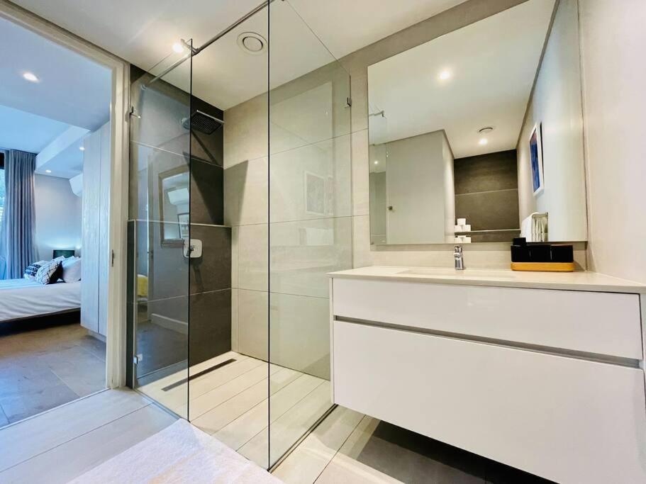 Modern, Stylish 1 Bedroom In Point