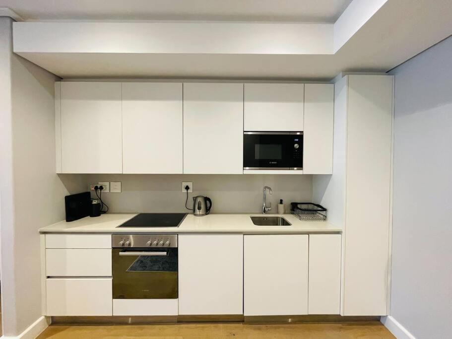 Modern, Stylish 1 Bedroom In Point Apartment Kapstadt